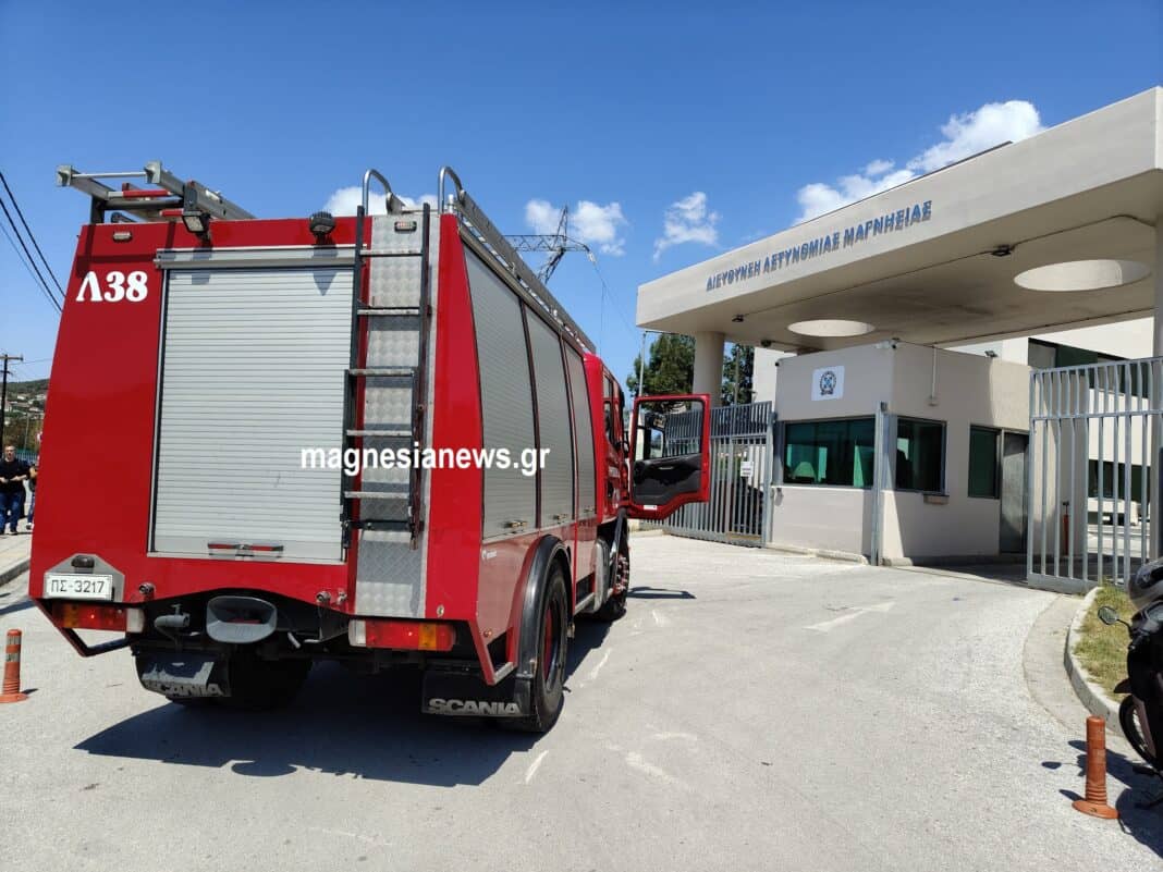 Εικόνες και video από την φωτιά στην Αστυνομική Διεύθυνση Μαγνησίας Εικόνες και video από την φωτιά στην Αστυνομική Διεύθυνση Μαγνησίας