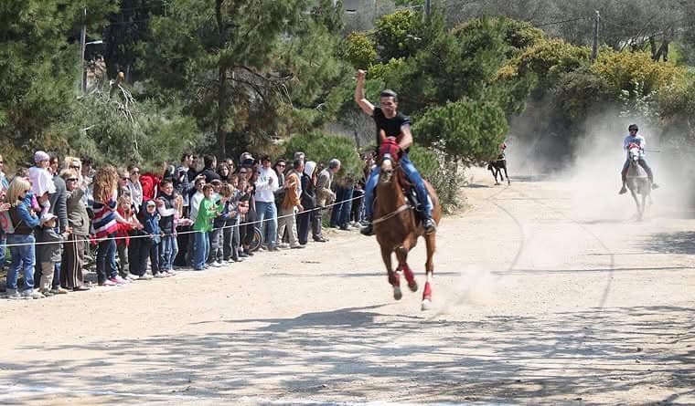 Λαϊκοί Ιππικοί Αγώνες Σκιάθου: Παράδοση, Ταυτότητα και το Στοίχημα της Συνέχειας Λαϊκοί Ιππικοί Αγώνες Σκιάθου: Παράδοση, Ταυτότητα και το Στοίχημα της Συνέχειας