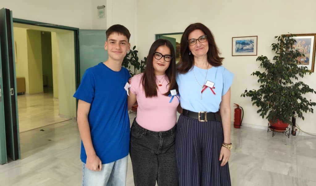 Στην 1η Συνάντηση Σχολικών Χορωδιών που έγινε στον Βόλο οι μαθητες της Σκιάθου Στην 1η Συνάντηση Σχολικών Χορωδιών που έγινε στον Βόλο οι μαθητες της Σκιάθου