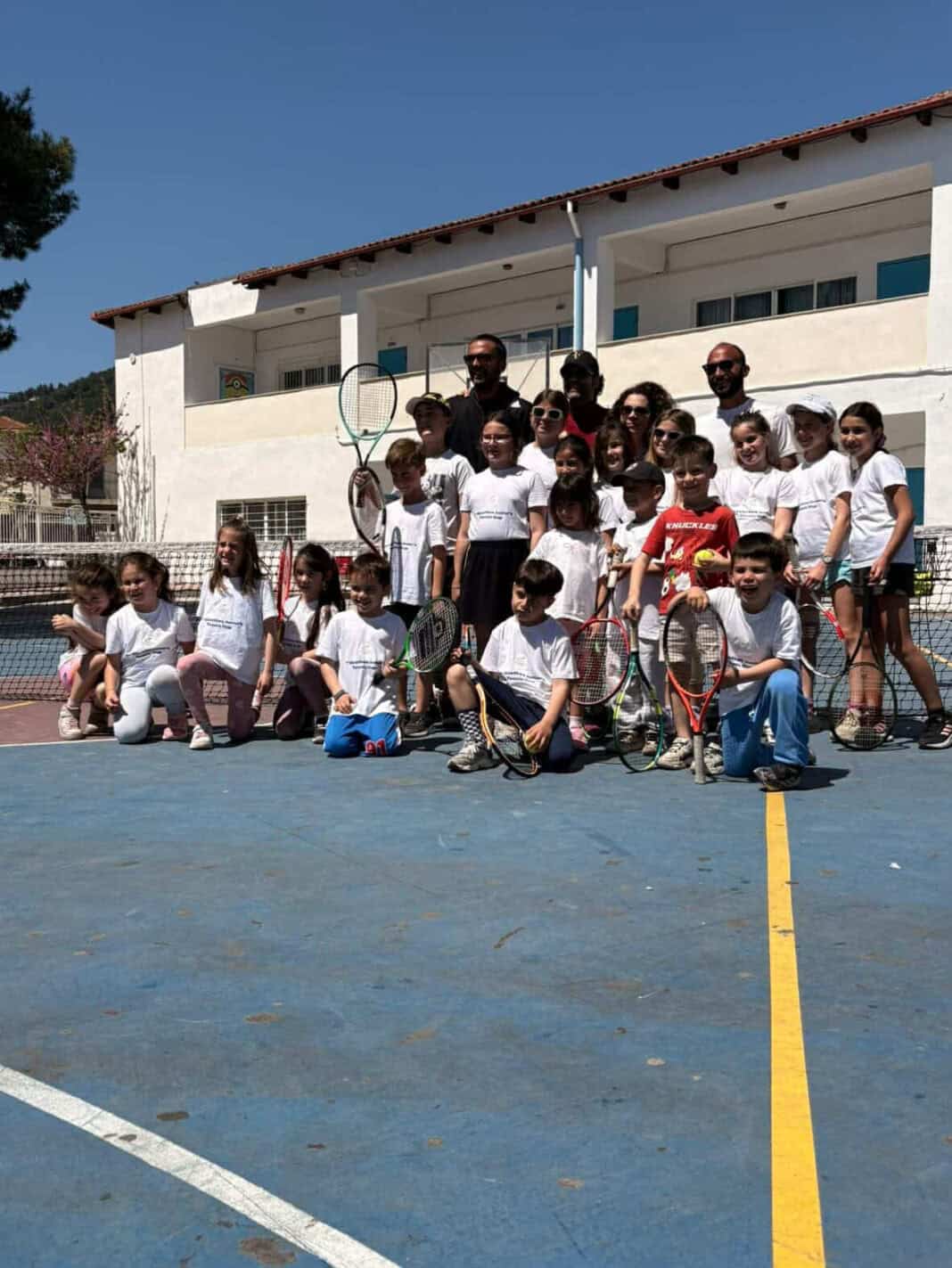 Χαμόγελα και δυνατές στιγμές στο παιδικό τουρνουά τένις του Ομίλου Αντισφαίρισης Σκιάθου(εικόνες) Χαμόγελα και δυνατές στιγμές στο παιδικό τουρνουά τένις του Ομίλου Αντισφαίρισης Σκιάθου(εικόνες)