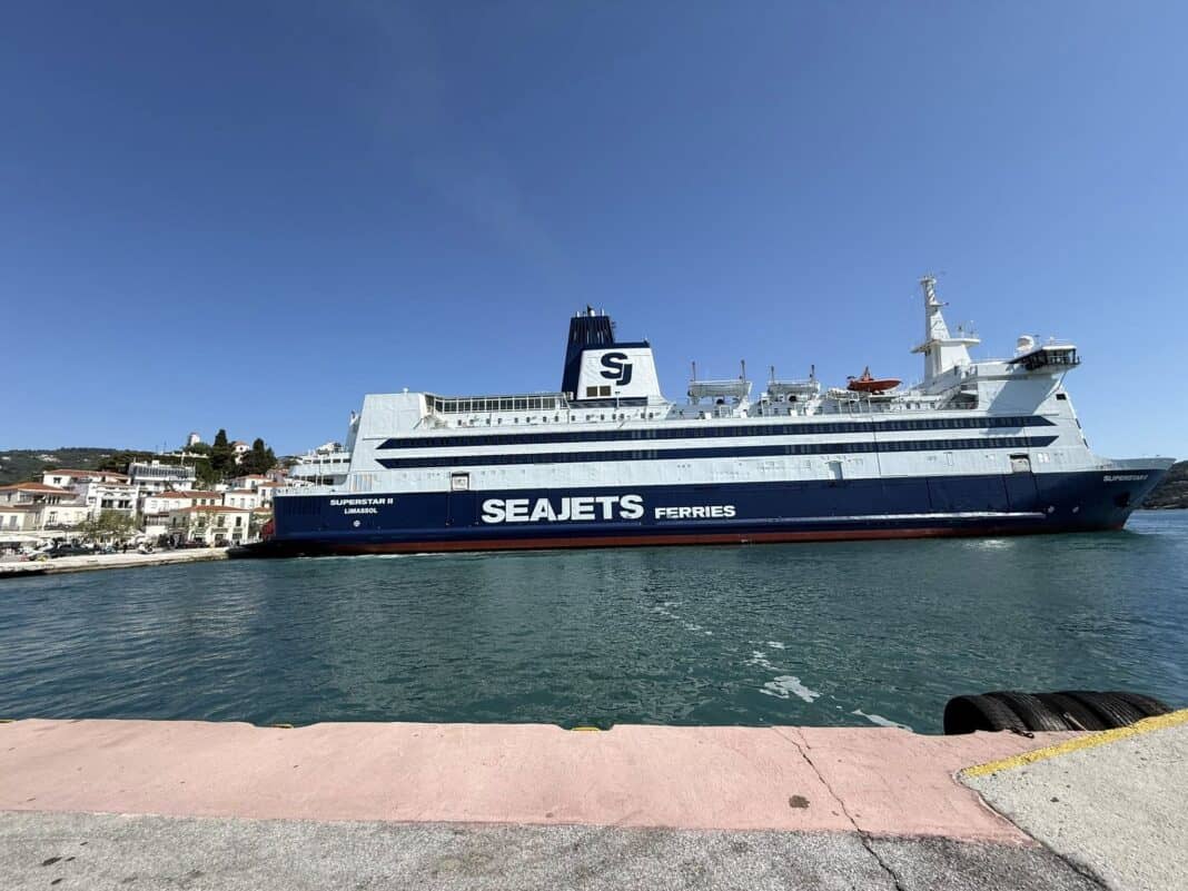 Εγκλωβισμένοι 35 μαθητές της ΣΤ’ Δημοτικού στο λιμάνι του Βόλου μετά από ακύρωση δρομολογίου Εγκλωβισμένοι 35 μαθητές της ΣΤ’ Δημοτικού στο λιμάνι του Βόλου μετά από ακύρωση δρομολογίου