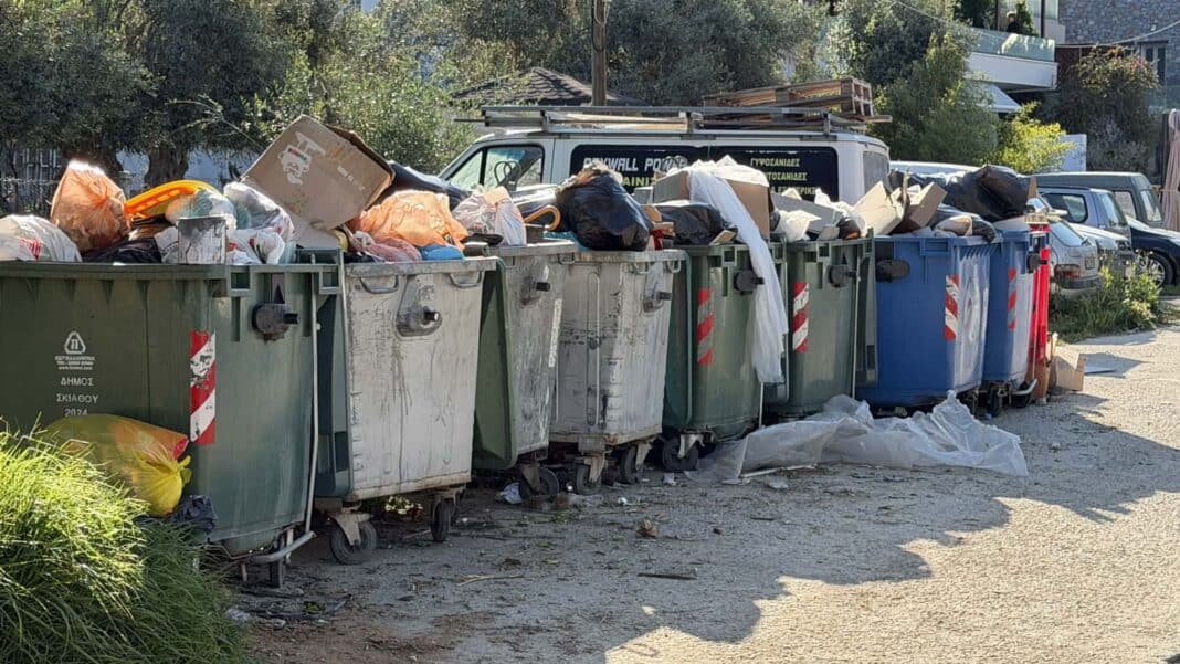 Εικόνες εγκατάλειψης γύρω από το La Piscine λίγο πριν την έναρξη της σεζόν Εικόνες εγκατάλειψης γύρω από το La Piscine λίγο πριν την έναρξη της σεζόν