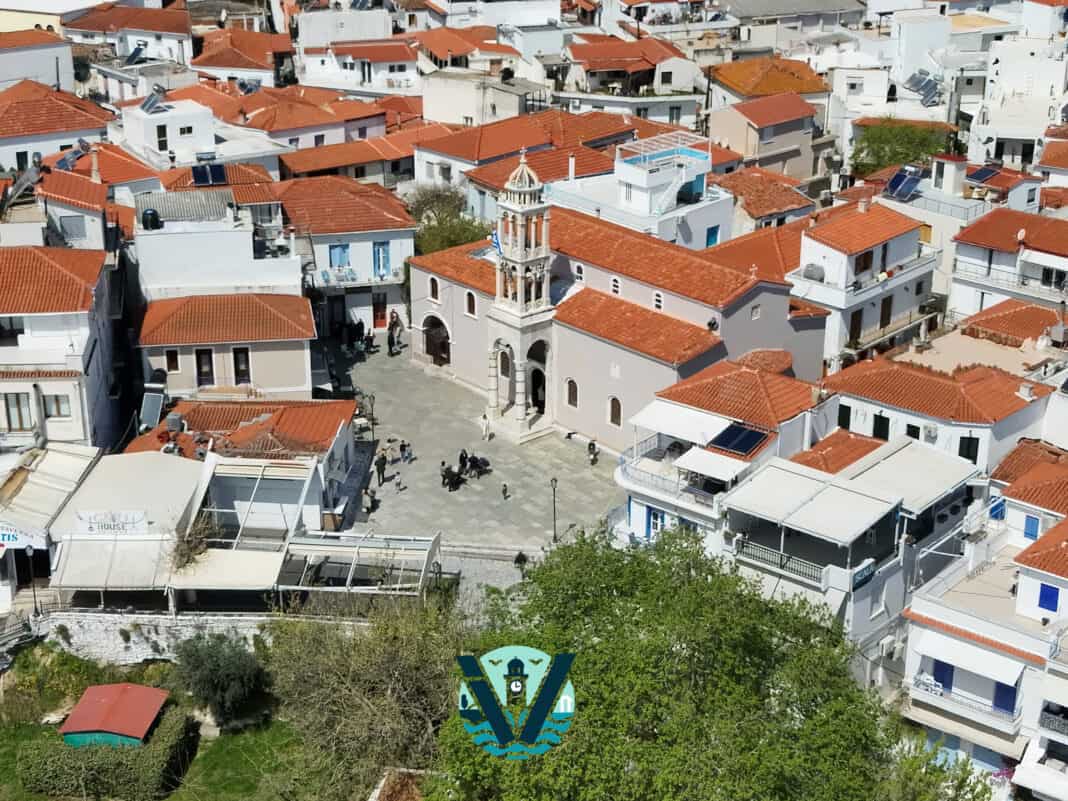 Μεγάλη Παρασκευή – Λίγο πριν τον Επιτάφιο Θρήνο Μεγάλη Παρασκευή – Λίγο πριν τον Επιτάφιο Θρήνο