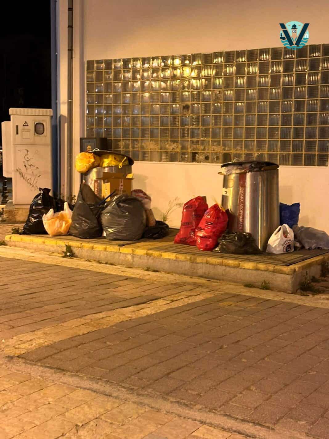 Σκουπίδια στην Παπαδιαμάντη την ώρα που φτάνει το πρώτο κρουαζιερόπλοιο της χρονιάς Σκουπίδια στην Παπαδιαμάντη την ώρα που φτάνει το πρώτο κρουαζιερόπλοιο της χρονιάς