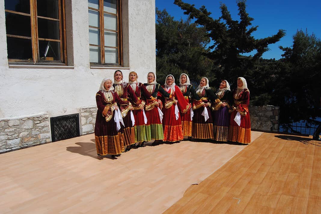 ΤΙ ΣΥΜΒΟΛΙΖΕΙ ΚΙ ΑΠΟ ΠΟΥ ΗΡΘΕ Ο ΧΟΡΟΣ ΤΗΣ ΚΑΜΑΡΑΣ ΣΤΗ ΣΚΙΑΘΟ ΤΙ ΣΥΜΒΟΛΙΖΕΙ ΚΙ ΑΠΟ ΠΟΥ ΗΡΘΕ Ο ΧΟΡΟΣ ΤΗΣ ΚΑΜΑΡΑΣ ΣΤΗ ΣΚΙΑΘΟ