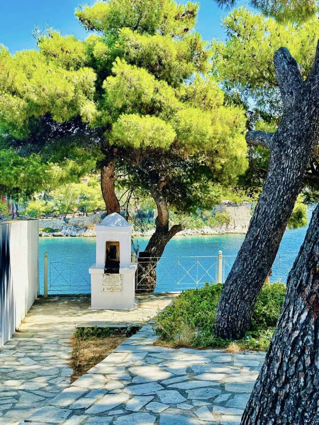 Η ΙΣΤΟΡΙΑ ΤΗΣ ΣΥΝΟΙΚΙΑΣ ΠΛΑΚΕΣ ΤΗΣ ΣΚΙΑΘΟΥ (Β’) Η ΙΣΤΟΡΙΑ ΤΗΣ ΣΥΝΟΙΚΙΑΣ ΠΛΑΚΕΣ ΤΗΣ ΣΚΙΑΘΟΥ (Β’)