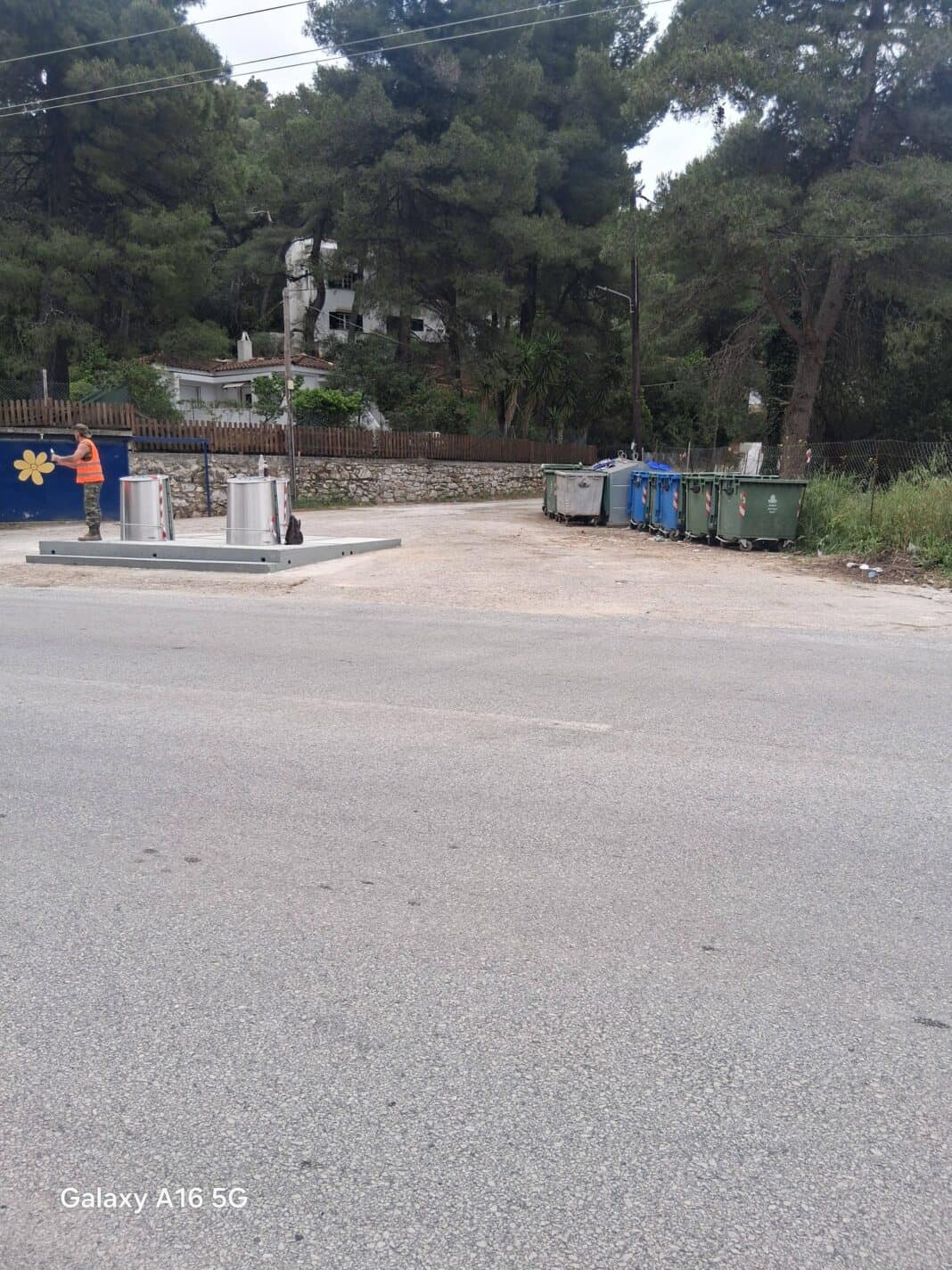 Καταγγελία κατοίκων για κάδους : «Ποιος έδωσε την άδεια;» Καταγγελία κατοίκων για κάδους : «Ποιος έδωσε την άδεια;»