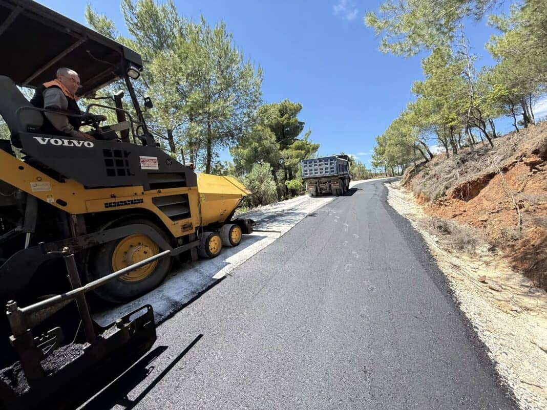 Έργο ασφαλτόστρωσης στην περιοχή Κοκκινόγια Έργο ασφαλτόστρωσης στην περιοχή Κοκκινόγια