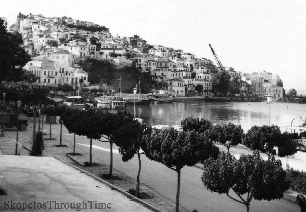 Από την κατασκευή της προβλήτας τη δεκαετία του ’70 στην εκβάθυνση του σήμερα στον Μόλο Σκοπέλου Από την κατασκευή της προβλήτας τη δεκαετία του ’70 στην εκβάθυνση του σήμερα στον Μόλο Σκοπέλου