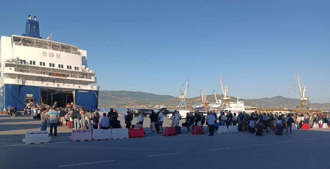 Μαζική έξοδος προς τις Σποράδες – Γεμάτα αναχωρούν τα πλοία από το λιμάνι του Βόλου Μαζική έξοδος προς τις Σποράδες – Γεμάτα αναχωρούν τα πλοία από το λιμάνι του Βόλου