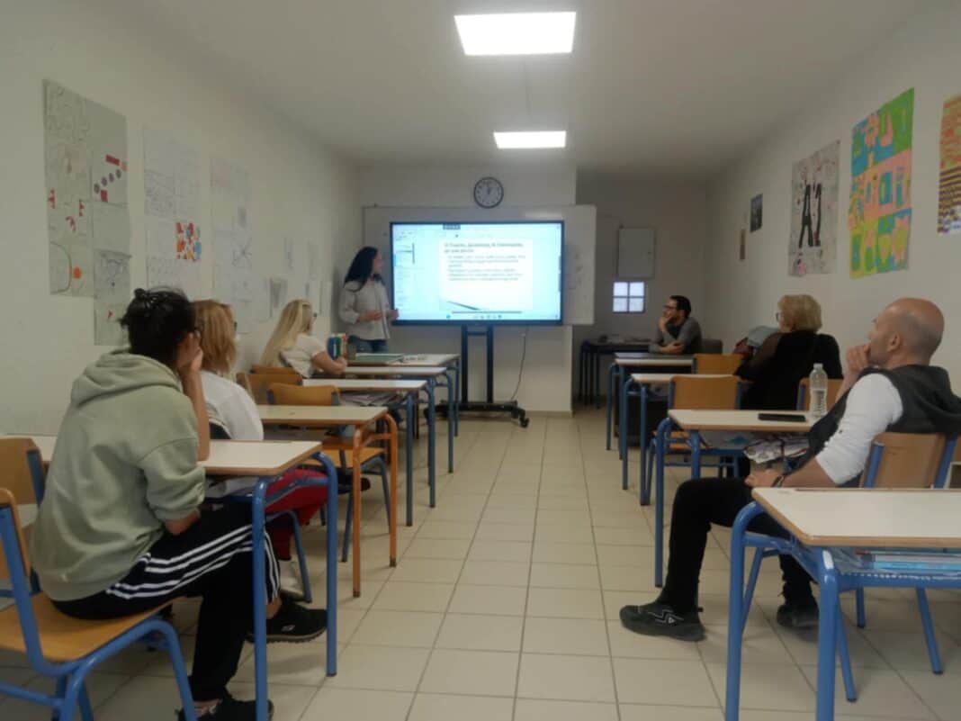 Ενημερωτική επίσκεψη μαθητών του Εσπερινού Γυμνασίου στο Εσπερινό ΕΠΑΛ Σκιάθου Ενημερωτική επίσκεψη μαθητών του Εσπερινού Γυμνασίου στο Εσπερινό ΕΠΑΛ Σκιάθου