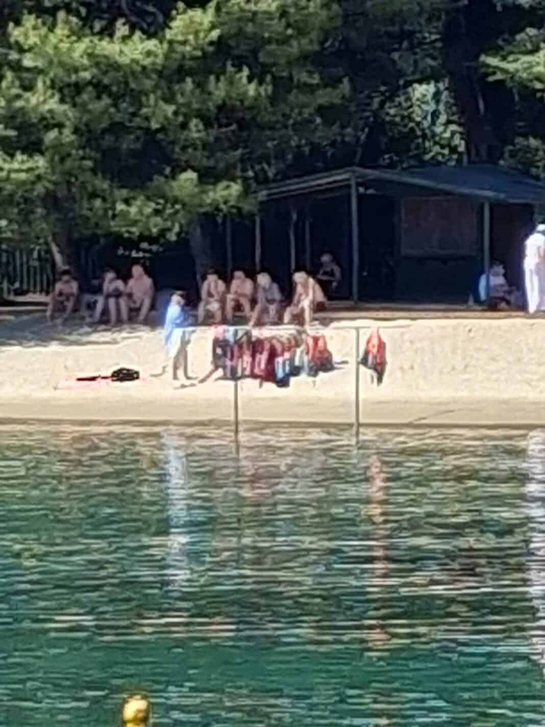 Σκληρή παρέμβαση του πρώην δημάρχου Νικόλαου Πλωμαρίτη για τις Κουκουναριές: «Ντροπή και αίσχος η εικόνα της παραλίας» Σκληρή παρέμβαση του πρώην δημάρχου Νικόλαου Πλωμαρίτη για τις Κουκουναριές: «Ντροπή και αίσχος η εικόνα της παραλίας»