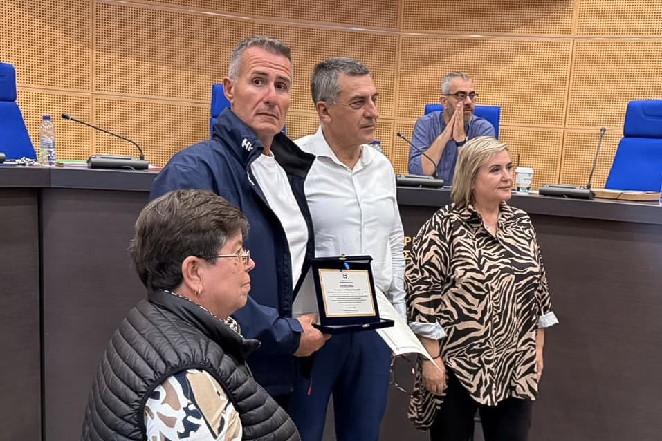 Τιμητική Βράβευση του Καπετάνιου Γεώργιου Κυριαζή για την Άμεση και Ηρωική Μεταφορά Βρέφους από τη Σκόπελο στον Βόλο Τιμητική Βράβευση του Καπετάνιου Γεώργιου Κυριαζή για την Άμεση και Ηρωική Μεταφορά Βρέφους από τη Σκόπελο στον Βόλο