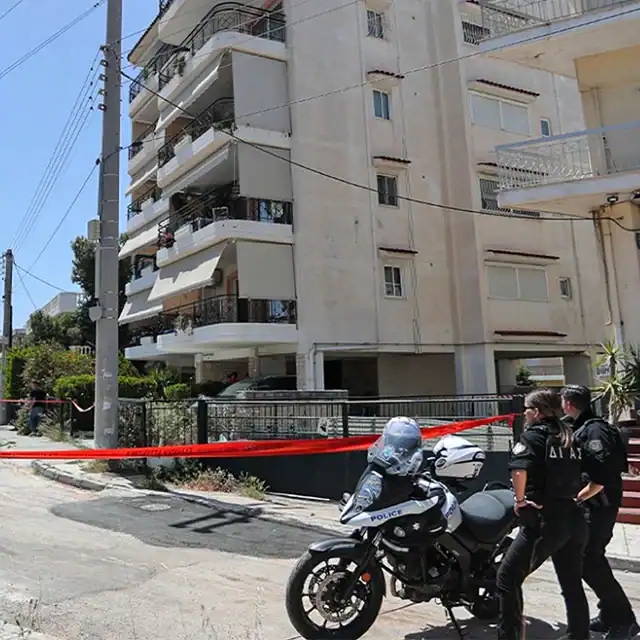 Πέθανε και η δεύτερη 17χρονη μαθήτρια που έκανε τη βουτιά θανάτου από πολυκατοικία στην Ηλιούπολη Πέθανε και η δεύτερη 17χρονη μαθήτρια που έκανε τη βουτιά θανάτου από πολυκατοικία στην Ηλιούπολη