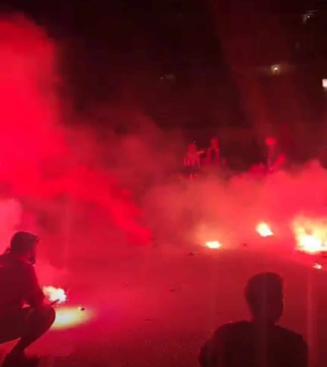 Κόκκινος ο ουρανός της Σκιάθου για τον θρίαμβο του Ολυμπιακού! Κόκκινος ο ουρανός της Σκιάθου για τον θρίαμβο του Ολυμπιακού!