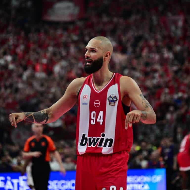 Ολυμπιακός – Ρεάλ Μαδρίτης 92-85: Οι Πειραιώτες κατέκτησαν την Euroleague και σήκωσαν το τέταρτο ευρωπαϊκό Ολυμπιακός – Ρεάλ Μαδρίτης 92-85: Οι Πειραιώτες κατέκτησαν την Euroleague και σήκωσαν το τέταρτο ευρωπαϊκό