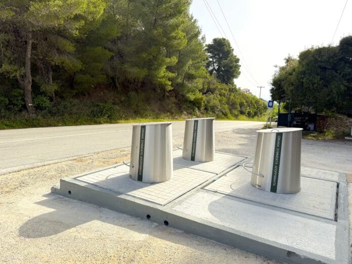 Νέο σημείο υπόγειων κάδων στη Σκιάθο Νέο σημείο υπόγειων κάδων στη Σκιάθο