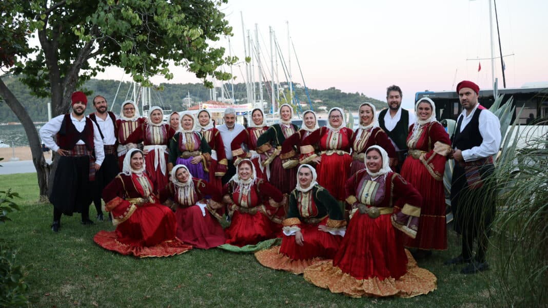 Η Σκιάθος έκλεψε τις εντυπώσεις στο 12ο Φεστιβάλ Παραδοσιακών Χορών(εικόνες) Η Σκιάθος έκλεψε τις εντυπώσεις στο 12ο Φεστιβάλ Παραδοσιακών Χορών(εικόνες)