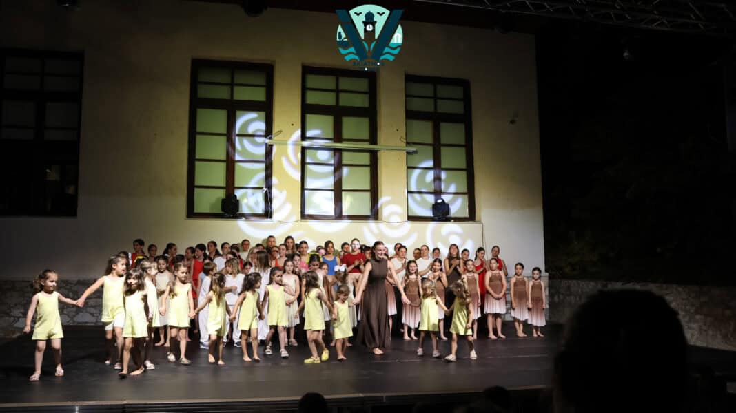 «Ρίζες σε Κίνηση»: Μια ξεχωριστή βραδιά χορού από το Chorofly Dance Studio(εικόνες) «Ρίζες σε Κίνηση»: Μια ξεχωριστή βραδιά χορού από το Chorofly Dance Studio(εικόνες)