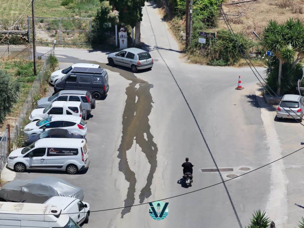 Αγωγός της ΔΕΥΑΣ έσπασε στο Καντηλάκι – Το νερό τρέχει ασταμάτητα από το Σάββατο(εικόνες) Αγωγός της ΔΕΥΑΣ έσπασε στο Καντηλάκι – Το νερό τρέχει ασταμάτητα από το Σάββατο(εικόνες)