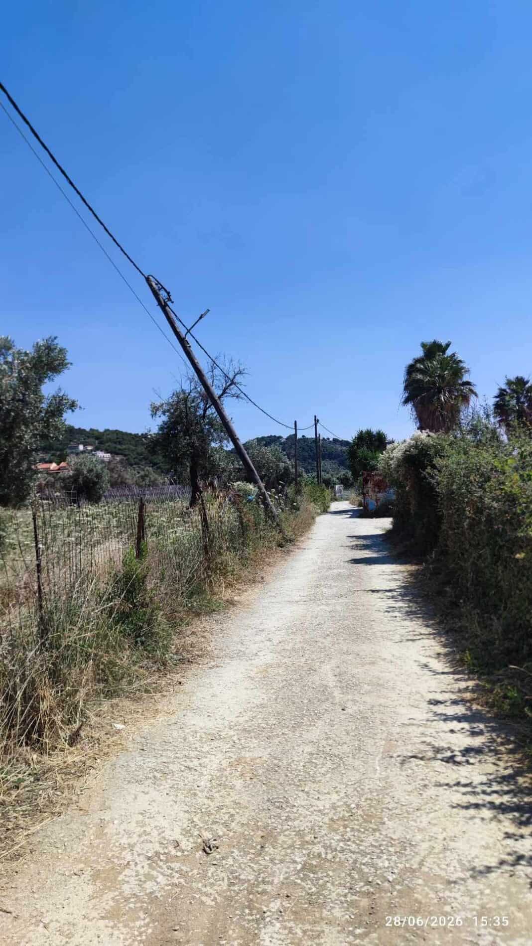 Επικίνδυνη κλίση κολώνας της ΔΕΗ δίπλα στο αεροδρόμιο της Σκιάθου – Έχει ήδη ενημερωθεί ο ΔΕΔΔΗΕ Επικίνδυνη κλίση κολώνας της ΔΕΗ δίπλα στο αεροδρόμιο της Σκιάθου – Έχει ήδη ενημερωθεί ο ΔΕΔΔΗΕ