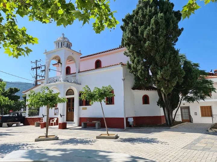 ΣΗΜΕΡΑ ΓΙΟΡΤΑΖΕΙ Η ΑΓΙΑ ΤΡΙΑΔΑ ΣΗΜΕΡΑ ΓΙΟΡΤΑΖΕΙ Η ΑΓΙΑ ΤΡΙΑΔΑ
