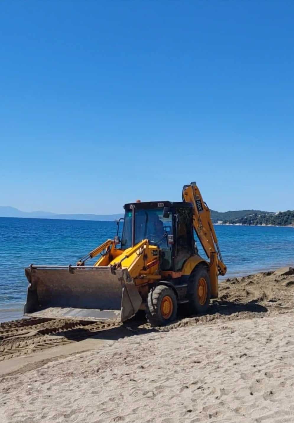 Αντιδράσεις για παρέμβαση με μπουλντόζα σε παραλία της Σκιάθου μετά τις βροχοπτώσεις Αντιδράσεις για παρέμβαση με μπουλντόζα σε παραλία της Σκιάθου μετά τις βροχοπτώσεις