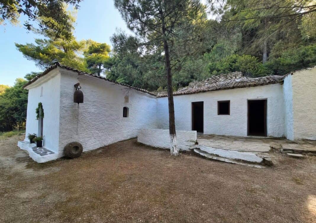 Ιερά Αγρυπνία στο παλαιό και ιστορικό Μοναστηράκι του Αγίου Ιωάννου «Κρυφού ή Παρθένη» Ιερά Αγρυπνία στο παλαιό και ιστορικό Μοναστηράκι του Αγίου Ιωάννου «Κρυφού ή Παρθένη»