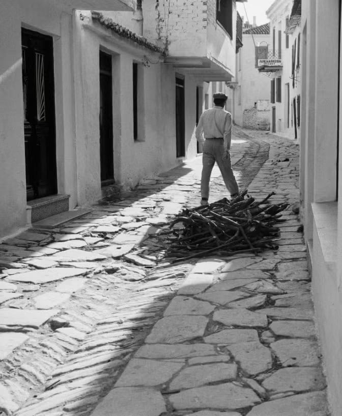 Η ΧΑΜΑΛΙΚΑ ΤΗΣ ΕΛΕΥΘΕΡΙΑΣ ΠΟΥ ΚΑΗΚΕ Τ’ ΑΙ ΓΙΑΝΝΙΟΥ… Η ΧΑΜΑΛΙΚΑ ΤΗΣ ΕΛΕΥΘΕΡΙΑΣ ΠΟΥ ΚΑΗΚΕ Τ’ ΑΙ ΓΙΑΝΝΙΟΥ…