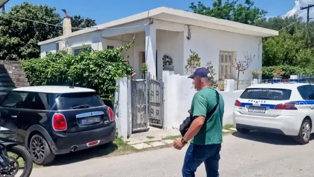 Διπλή δολοφονία στο Αίγιο: Το τρίτο πρόσωπο που «δείχνει» ο 65χρονος Ιταλός – Το DNA στη σκανδάλη του φλόμπερ και η «σκούπα ρομπότ» Διπλή δολοφονία στο Αίγιο: Το τρίτο πρόσωπο που «δείχνει» ο 65χρονος Ιταλός – Το DNA στη σκανδάλη του φλόμπερ και η «σκούπα ρομπότ»
