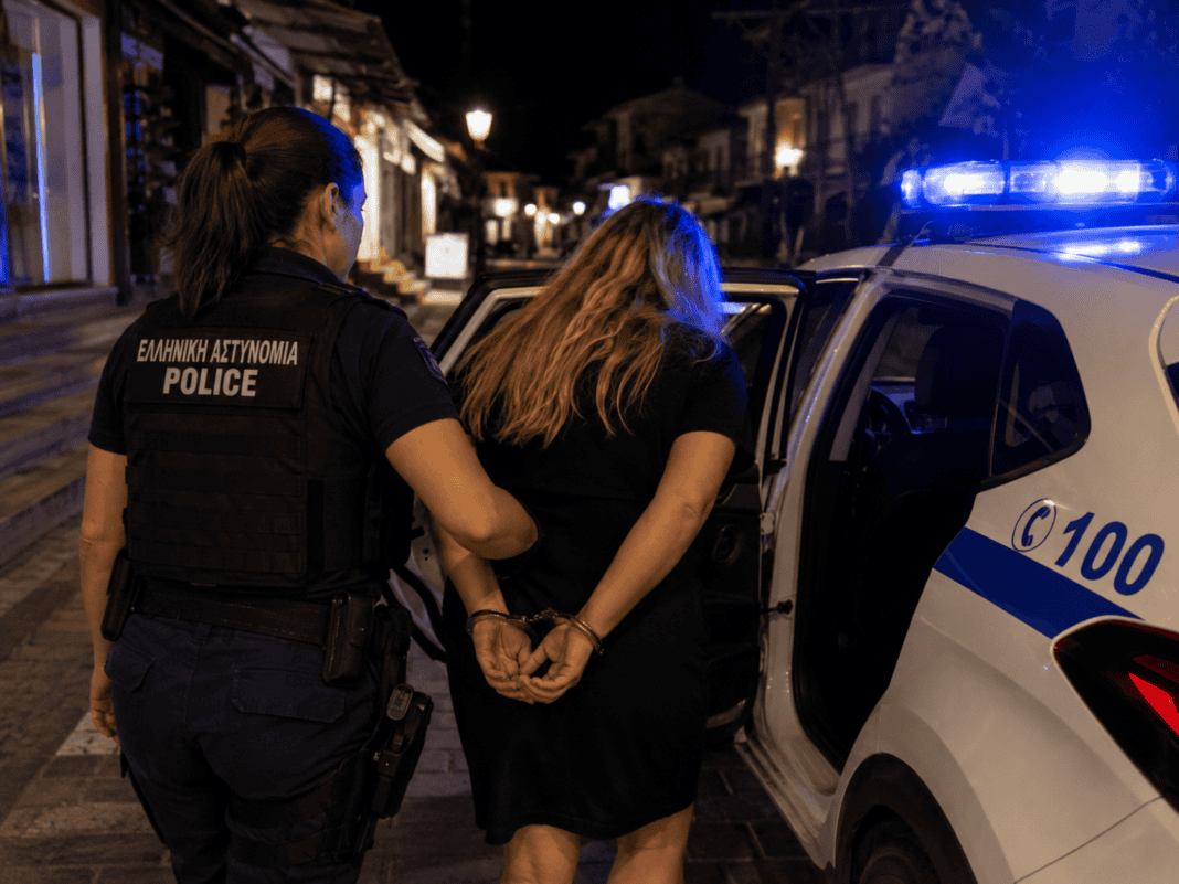 Συνελήφθη ανήλικος στη Σκιάθο με κάνναβη- Χειροπέδες και στη μητέρα του Συνελήφθη ανήλικος στη Σκιάθο με κάνναβη- Χειροπέδες και στη μητέρα του