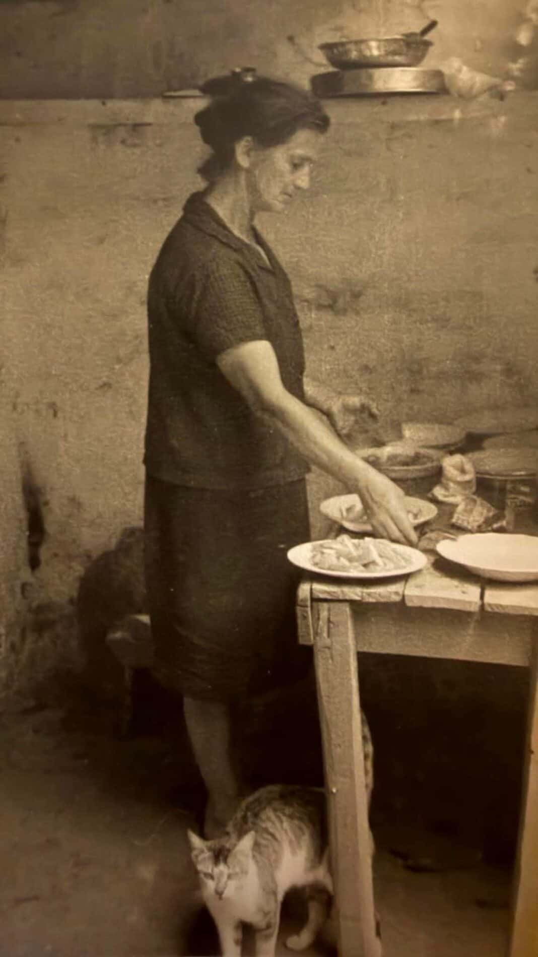 H MINA ΣΑΡΡΗ ΓΙΑ ΤΟΝ ΠΑΤΕΡΑ- ΤΟΝ ΠΑΠΠΟΥ ΚΑΙ ΤΗ ΓΙΑΓΙΑ ΤΗΣ H MINA ΣΑΡΡΗ ΓΙΑ ΤΟΝ ΠΑΤΕΡΑ- ΤΟΝ ΠΑΠΠΟΥ ΚΑΙ ΤΗ ΓΙΑΓΙΑ ΤΗΣ