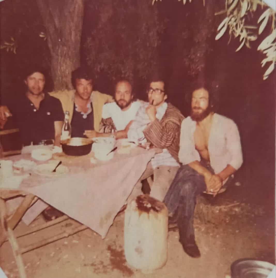 ΣΤΟ ΚΑΛΥΒΙ ΤΟΥ ΣΤΑΥΡΟΥ ΤΣΙΜΠΛΙΑΡΑΚΗ ΣΤΟ ΚΑΛΥΒΙ ΤΟΥ ΣΤΑΥΡΟΥ ΤΣΙΜΠΛΙΑΡΑΚΗ