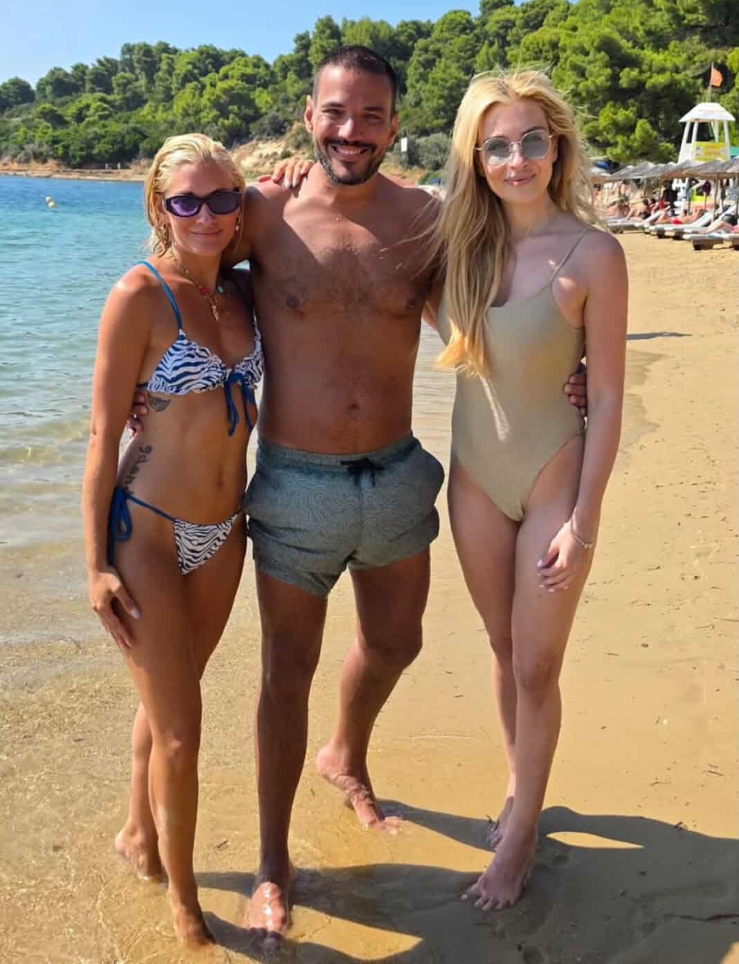 Κώστας Τσουρός: Διακοπές στη Σκιάθο με δύο γυναίκες που έχουν ξεχωριστή θέση στη ζωή και την καριέρα του Κώστας Τσουρός: Διακοπές στη Σκιάθο με δύο γυναίκες που έχουν ξεχωριστή θέση στη ζωή και την καριέρα του