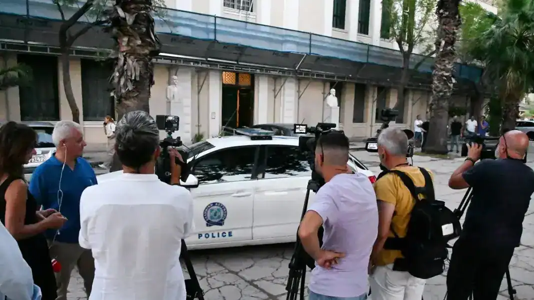 Άργος: Πέθανε ο 20χρονος που πυροβολήθηκε από αστυνομικούς μετά από καταδίωξη – Προφυλακιστέοι οι δύο ένστολοι Άργος: Πέθανε ο 20χρονος που πυροβολήθηκε από αστυνομικούς μετά από καταδίωξη – Προφυλακιστέοι οι δύο ένστολοι