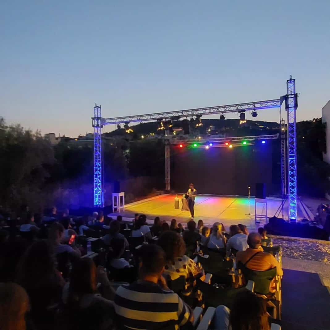 MAΓΙΚΕΣ ΚΑΛΟΚΑΙΡΙΝΕΣ ΒΡΑΔΙΕΣ ΣΤΟ Skiathos Garden Theatre MAΓΙΚΕΣ ΚΑΛΟΚΑΙΡΙΝΕΣ ΒΡΑΔΙΕΣ ΣΤΟ Skiathos Garden Theatre
