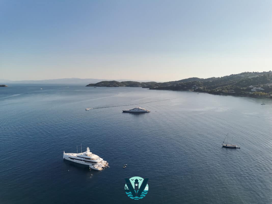 Στη Σκιάθο το υπερπολυτελές superyacht «Zeus» των 74,5 μέτρων Στη Σκιάθο το υπερπολυτελές superyacht «Zeus» των 74,5 μέτρων