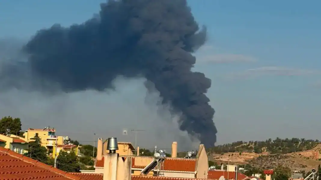 Φωτιά σε επιχείρηση στον Ασπρόπυργο: 6 τραυματίες, οι 3 διασωληνωμένοι – Βυτιοφόρο με προπάνιο στο προαύλιο Φωτιά σε επιχείρηση στον Ασπρόπυργο: 6 τραυματίες, οι 3 διασωληνωμένοι – Βυτιοφόρο με προπάνιο στο προαύλιο