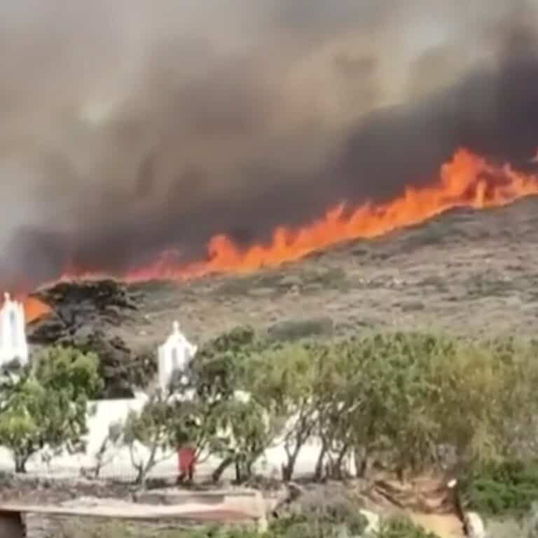 Φωτιά στην Πάρο: Χωρίς ενεργό μέτωπο αλλά με διάσπαρτες εστίες – «Κανένας εφησυχασμός λόγω ανέμων» λέει η Πυροσβεστική Φωτιά στην Πάρο: Χωρίς ενεργό μέτωπο αλλά με διάσπαρτες εστίες – «Κανένας εφησυχασμός λόγω ανέμων» λέει η Πυροσβεστική
