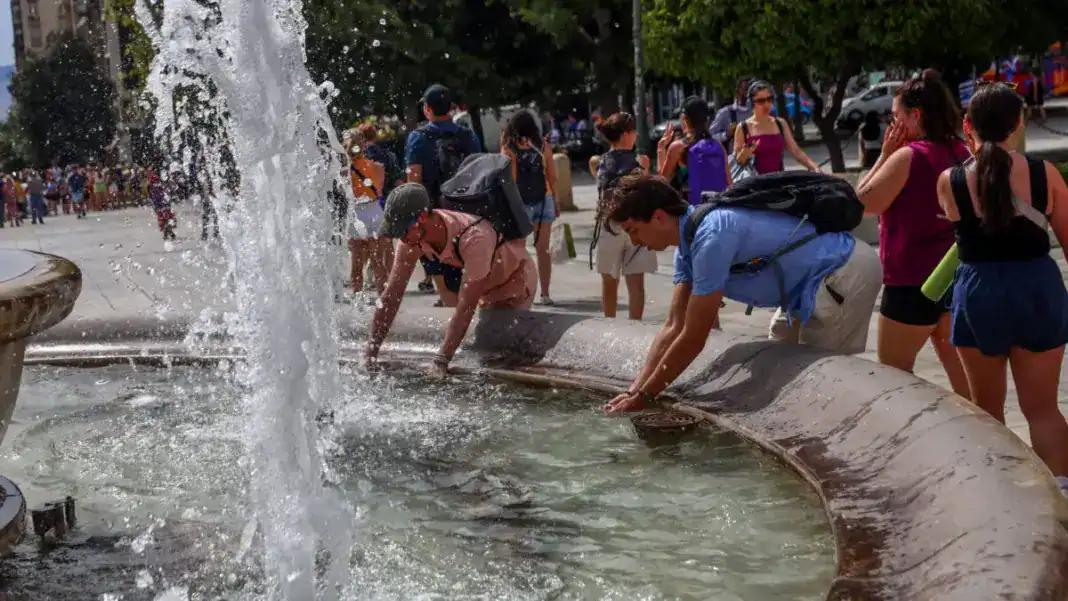 Καύσωνας 72 ωρών «σαρώνει την χώρα – 43άρια σε Βοιωτία, Φθιώτιδα και Θεσσαλία, χάρτης με τις ανώτατες θερμοκρασίες Καύσωνας 72 ωρών «σαρώνει την χώρα – 43άρια σε Βοιωτία, Φθιώτιδα και Θεσσαλία, χάρτης με τις ανώτατες θερμοκρασίες