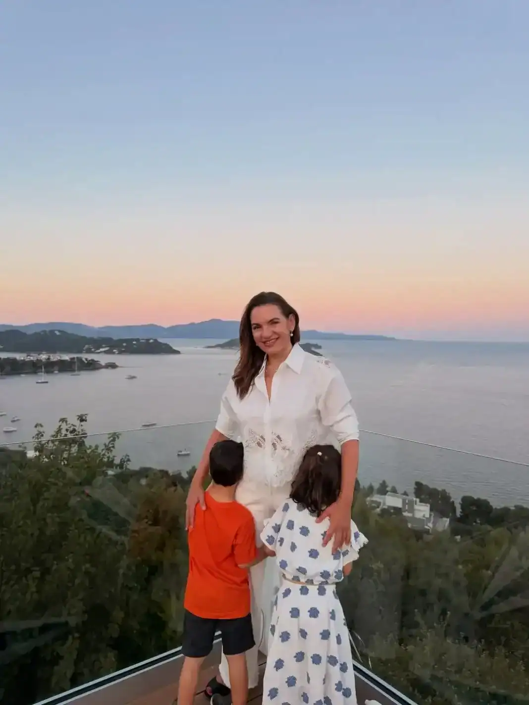 Όλγα Κεφαλογιάννη: Η σπάνια φωτογραφία με τα δίδυμα παιδιά της και το μήνυμα για την ονομαστική της εορτή Όλγα Κεφαλογιάννη: Η σπάνια φωτογραφία με τα δίδυμα παιδιά της και το μήνυμα για την ονομαστική της εορτή