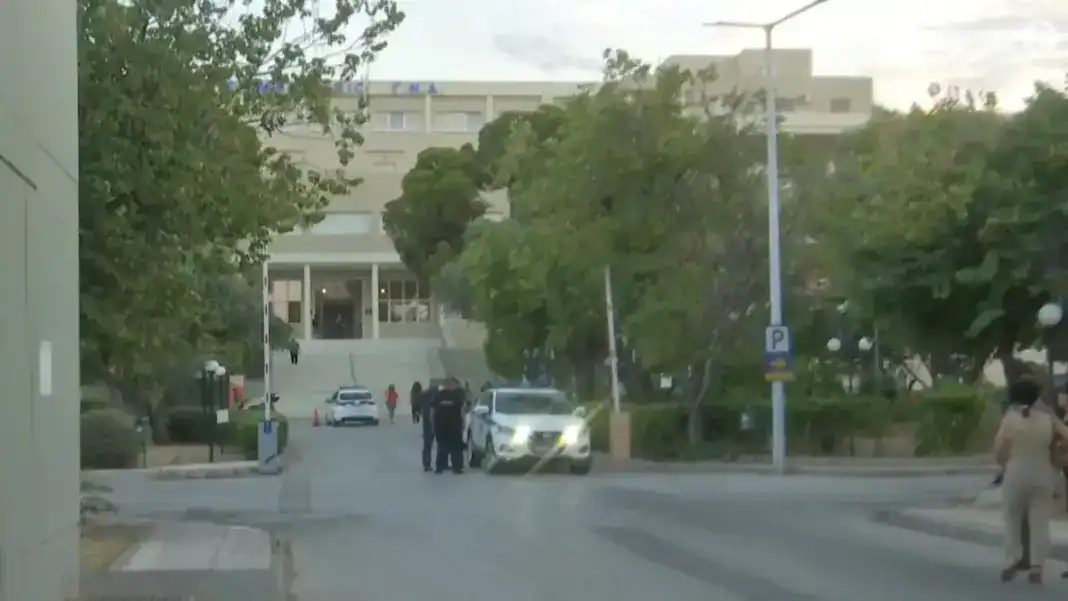 Φωτιά στο Σισμανόγλειο Νοσοκομείο: Από στρώμα ξεκίνησε η πυρκαγιά – Καταστράφηκε μια κλινική Φωτιά στο Σισμανόγλειο Νοσοκομείο: Από στρώμα ξεκίνησε η πυρκαγιά – Καταστράφηκε μια κλινική
