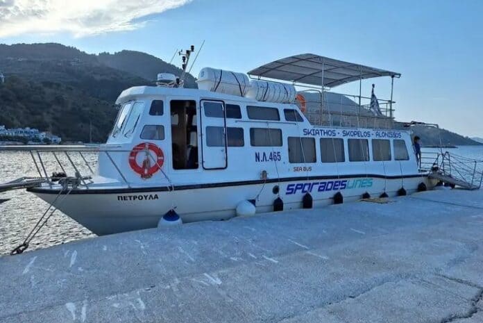 Βλάβη σε πλοίο με 20 επιβάτες στη Γλώσσα Σκοπέλου Βλάβη σε πλοίο με 20 επιβάτες στη Γλώσσα Σκοπέλου
