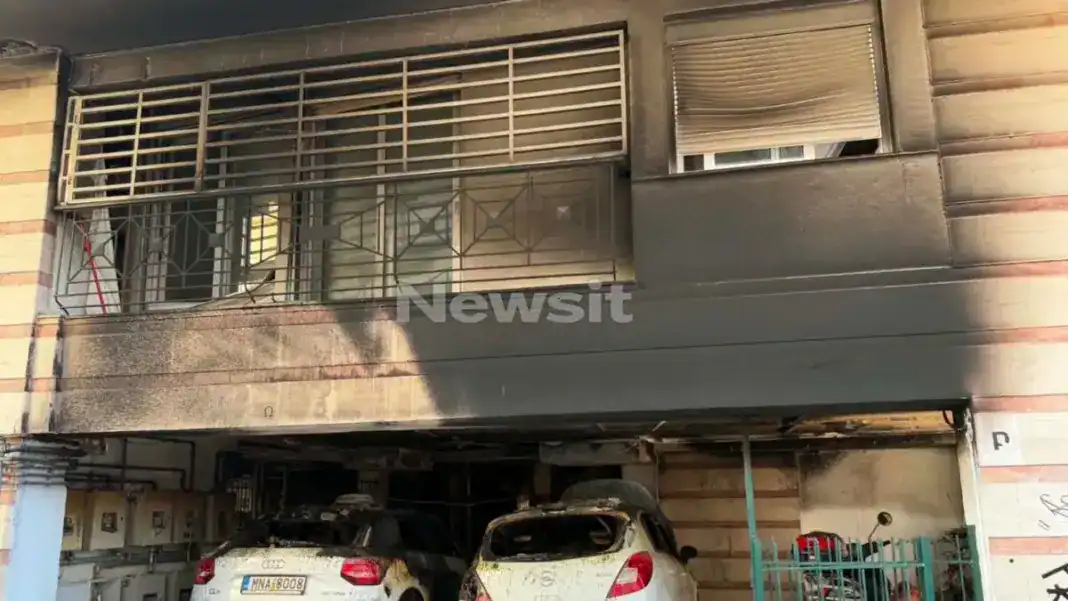 Θεσσαλονίκη: Τρεις εμπρηστικές επιθέσεις σε σπίτια πολιτικών της ΝΔ – 5 τραυματίες, μία γυναίκα διασωληνωμένη Θεσσαλονίκη: Τρεις εμπρηστικές επιθέσεις σε σπίτια πολιτικών της ΝΔ – 5 τραυματίες, μία γυναίκα διασωληνωμένη