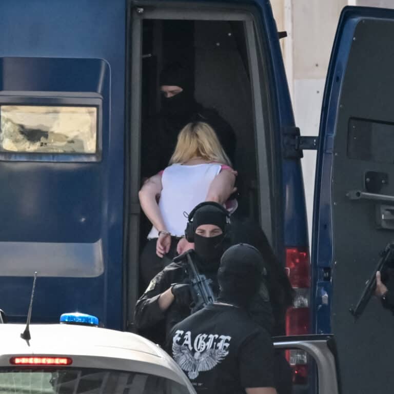 Marfin: Προφυλακιστέα η 46χρονη μετά την απολογία της – «Γνώριζα μόνο φατσικά τους 42χρονους» Marfin: Προφυλακιστέα η 46χρονη μετά την απολογία της – «Γνώριζα μόνο φατσικά τους 42χρονους»