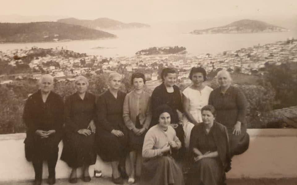 Η ΠΕΖΟΥΛΑ ΤΟΥ ΑΓΙΟΥ ΦΑΝΟΥΡΙΟΥ Η ΠΕΖΟΥΛΑ ΤΟΥ ΑΓΙΟΥ ΦΑΝΟΥΡΙΟΥ