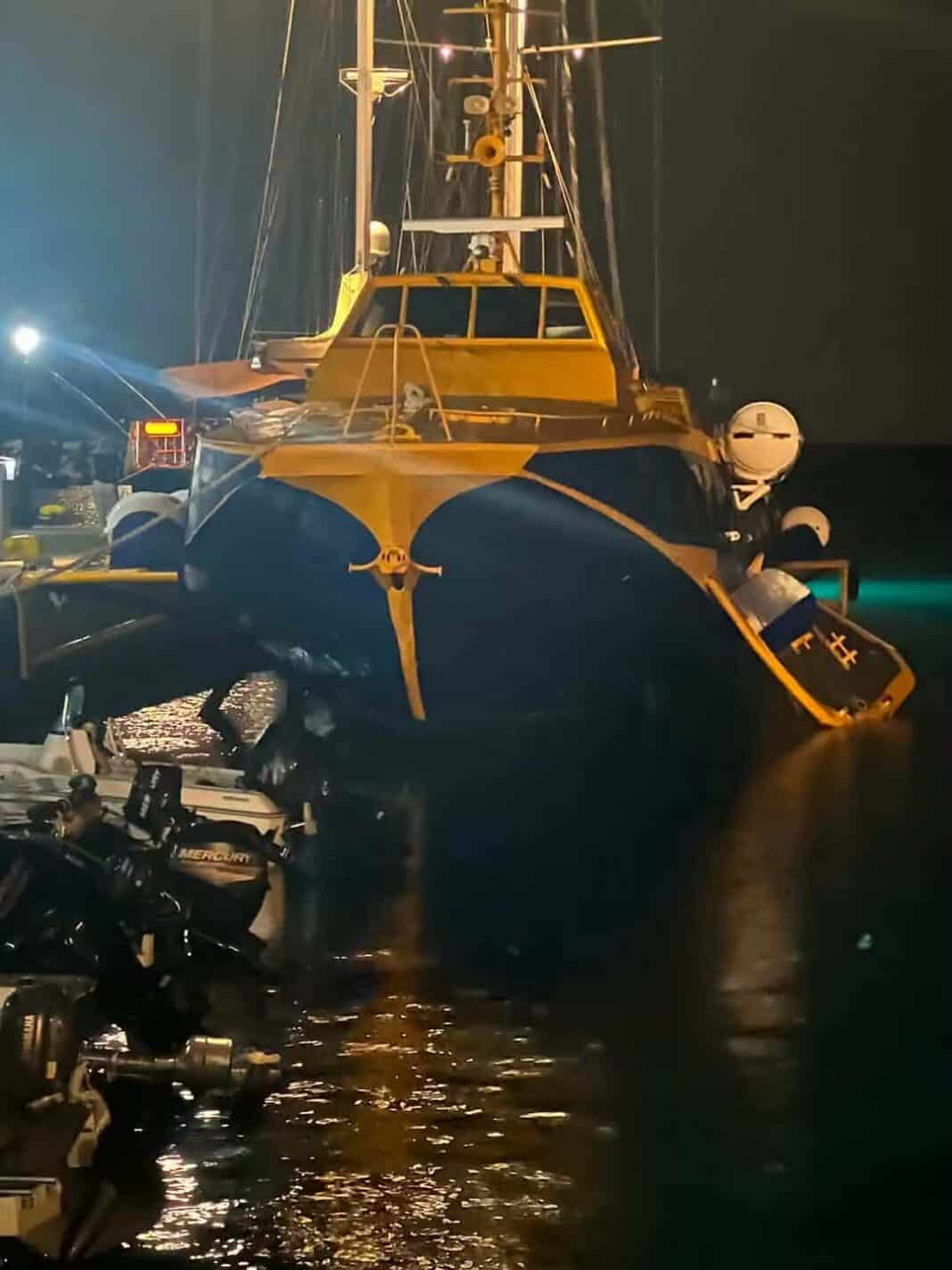 Zημιές στο ιπτάμενο δελφίνι «Erato» Zημιές στο ιπτάμενο δελφίνι «Erato»