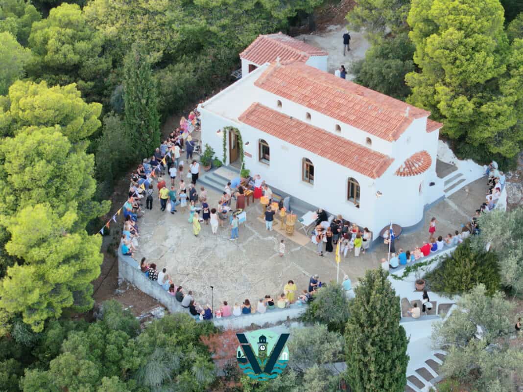 Με κατάνυξη η Ιερά Πανήγυρις του Αγίου Φανουρίου του Νεοφανούς στη Σκιάθο Με κατάνυξη η Ιερά Πανήγυρις του Αγίου Φανουρίου του Νεοφανούς στη Σκιάθο