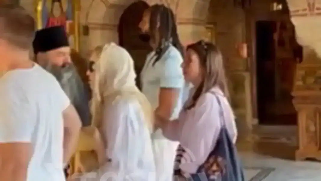 Η Madonna στα Μετέωρα: Εικόνες από την επίσκεψή της στη Μονή Βαρλαάμ Η Madonna στα Μετέωρα: Εικόνες από την επίσκεψή της στη Μονή Βαρλαάμ