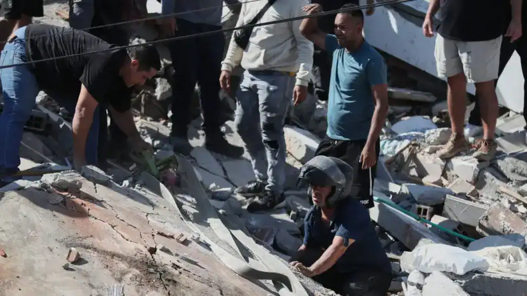 Σεισμός 7,4 Ρίχτερ στην Κολομβία: Τουλάχιστον 77 νεκροί, ανάμεσα τους και παιδιά – Κατέρρευσαν κτίρια, εγκλωβισμένοι στα χαλάσματα Σεισμός 7,4 Ρίχτερ στην Κολομβία: Τουλάχιστον 77 νεκροί, ανάμεσα τους και παιδιά – Κατέρρευσαν κτίρια, εγκλωβισμένοι στα χαλάσματα